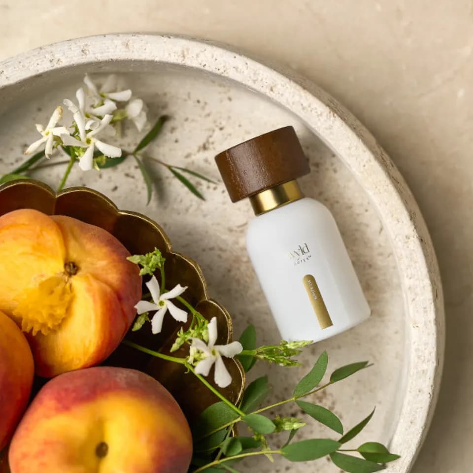 White Lie mit Pfirsich und Jasminblüten