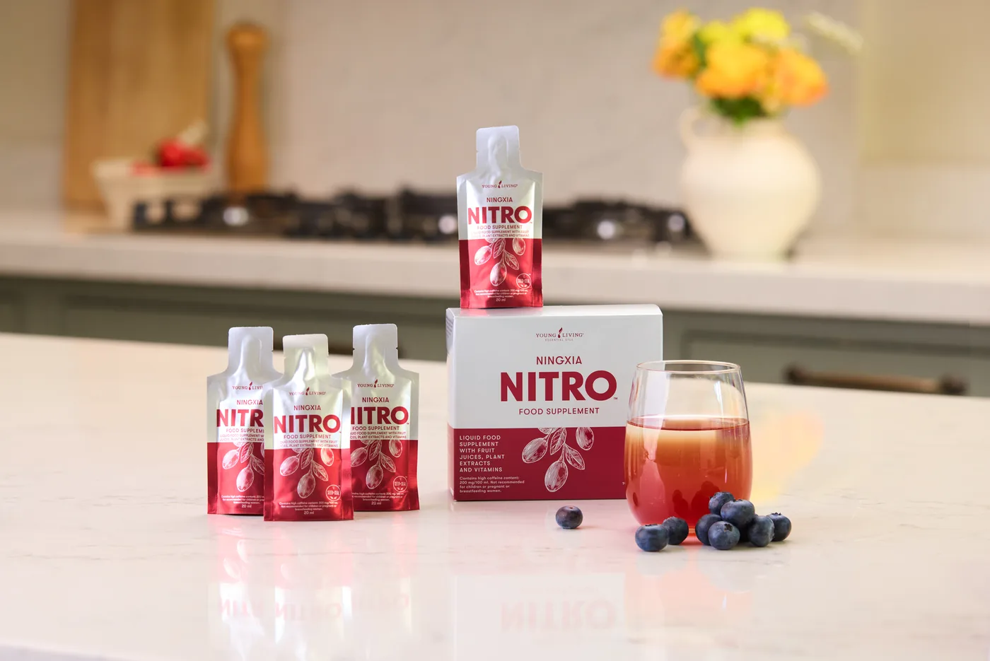 NingXia NITRO Portionsbeutel und Verpackung auf einer Küchenarbeitsplatte
